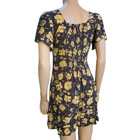 Abercrombie and Fitch Floral Mini Dress Short Sleeve - Picture 4 of 7